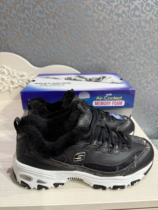 Skechers утеплені хутром оригінал р 36 ( устілка 24 см )