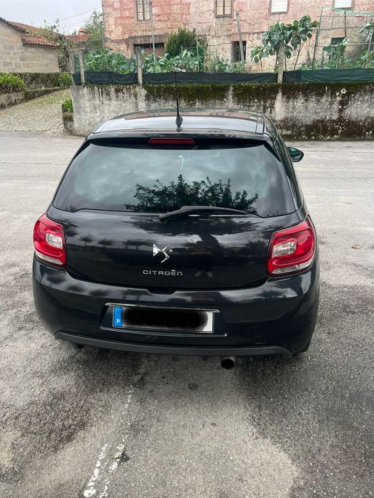 Carro DS3 de 2011 em bom estado