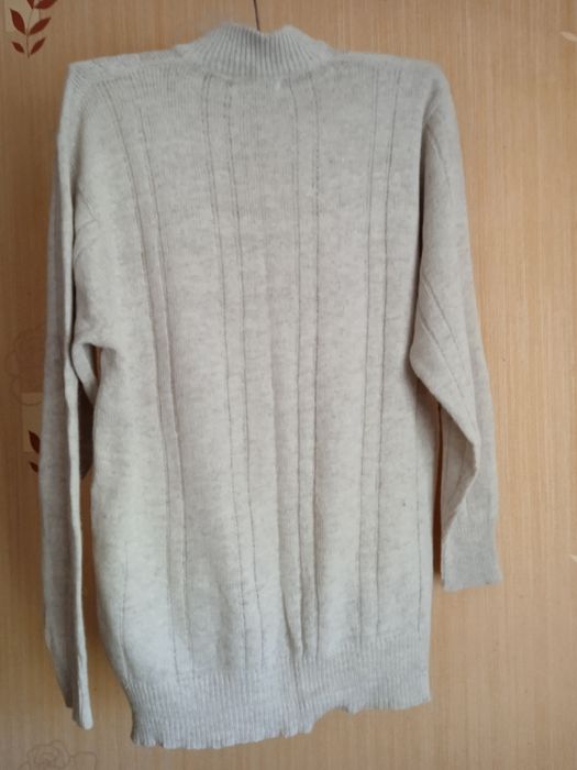 Свитер женский б.у серого цвета