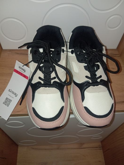 Кросівки жіночі нові Sinsay