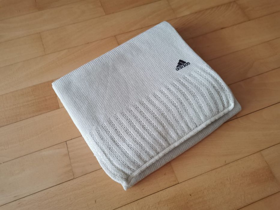 Oryginalny szalik marki Adidas