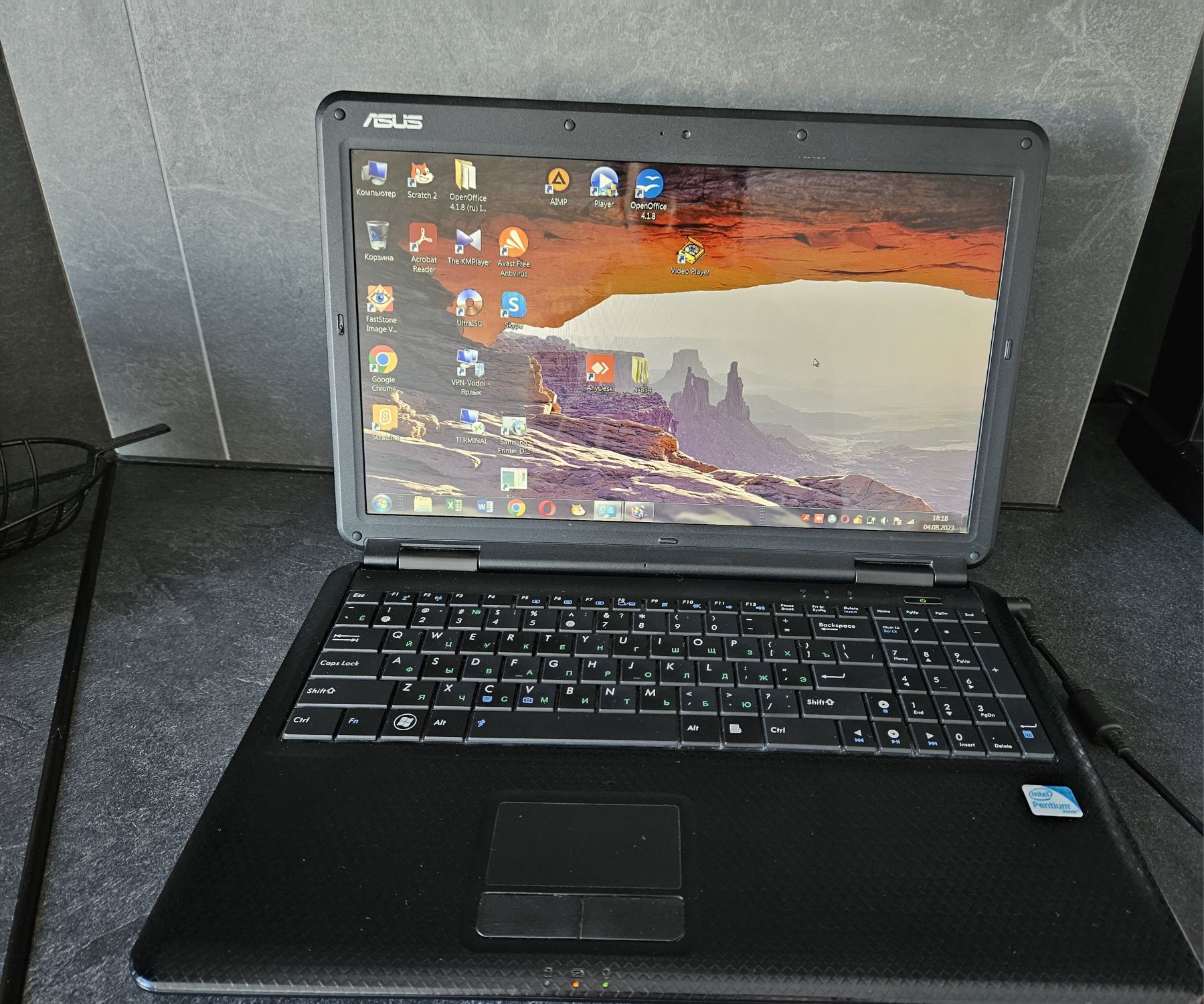 Ноутбук Asus K50IJ у відмінному стані