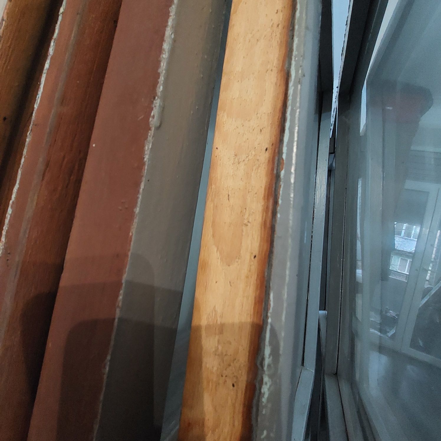 Рамы оконные деревянные с одним стеклом