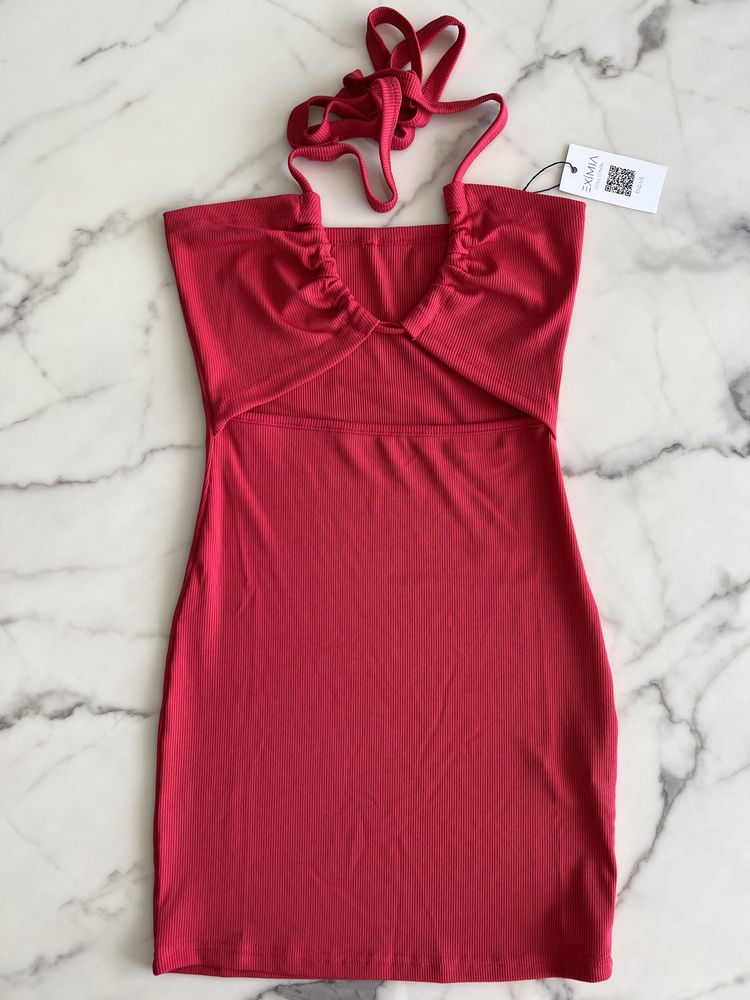 Vestido mini com aberturas vermelho ou preto