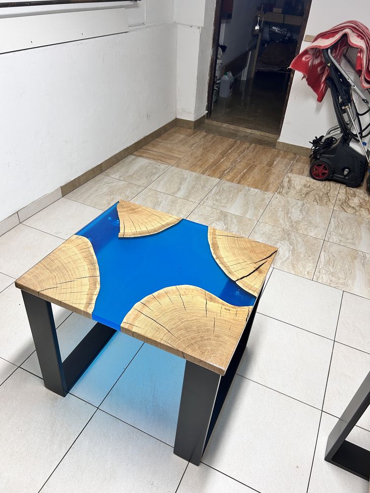 Stół z żywicą epoksydową