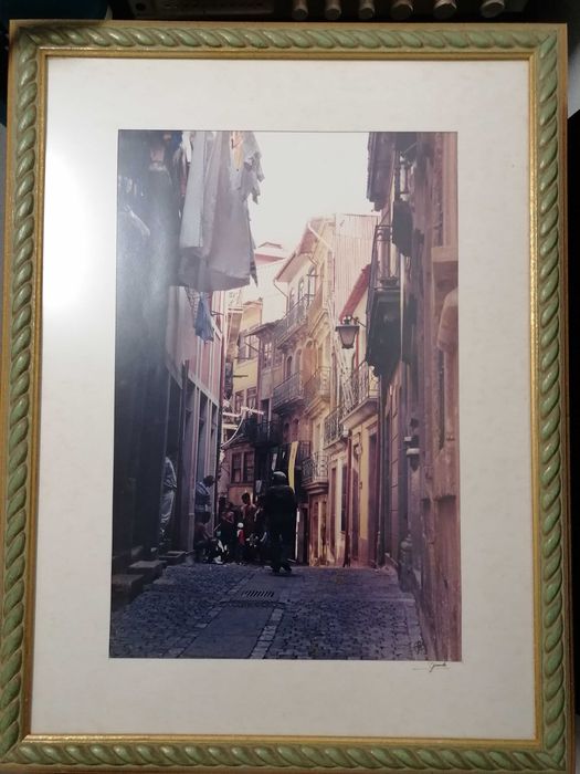 2 Quadros fotografia de bairros típicos de Lisboa.