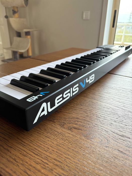 Teclado MIDI Alesis V49