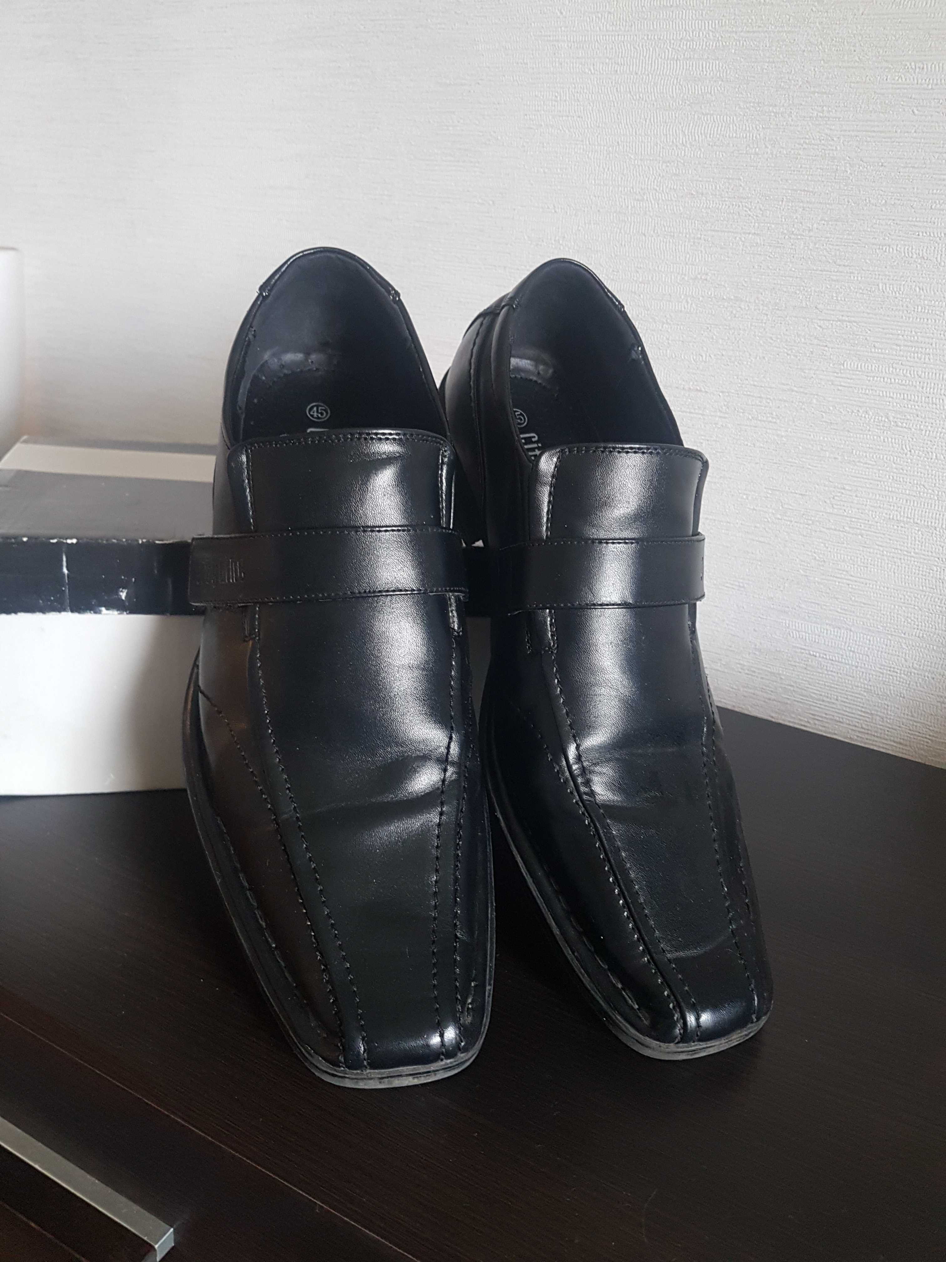 Buty męskie czarne  roz 45 regulowane na rzepy.