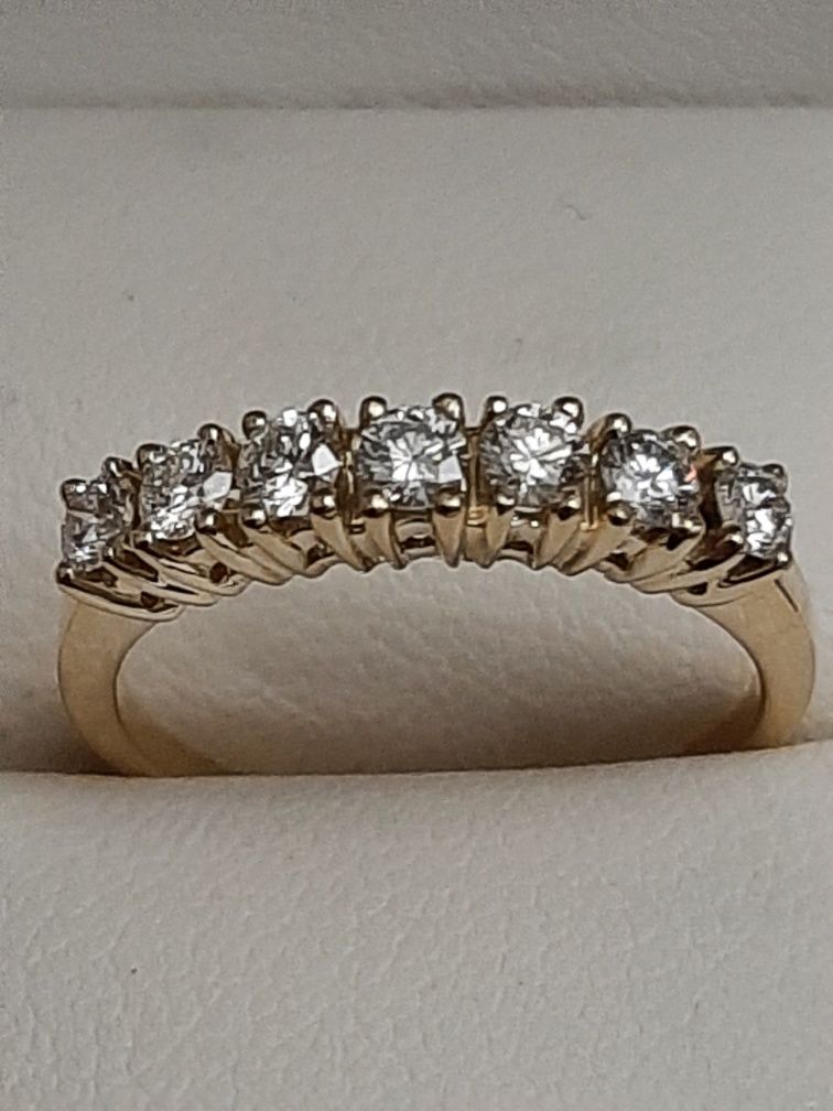 Золотое кольцо с бриллиантами Дорожка.