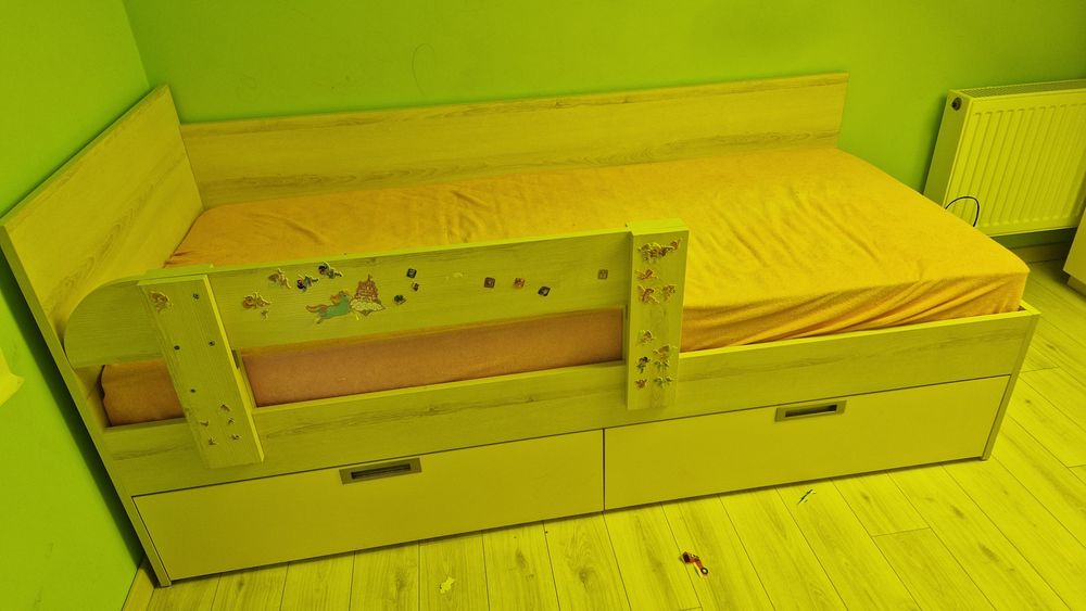 Łóżko rozm. 180 na 80  wraz z zabezpieczeniem z 2 szufladam