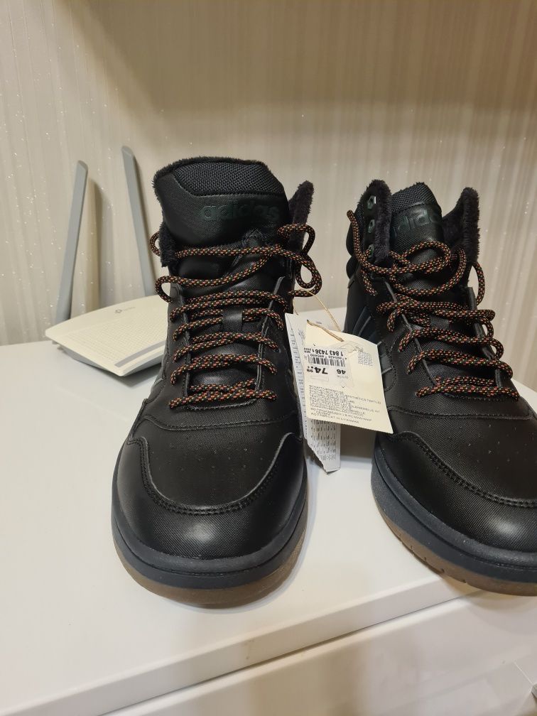 Продам ботинки 46р
