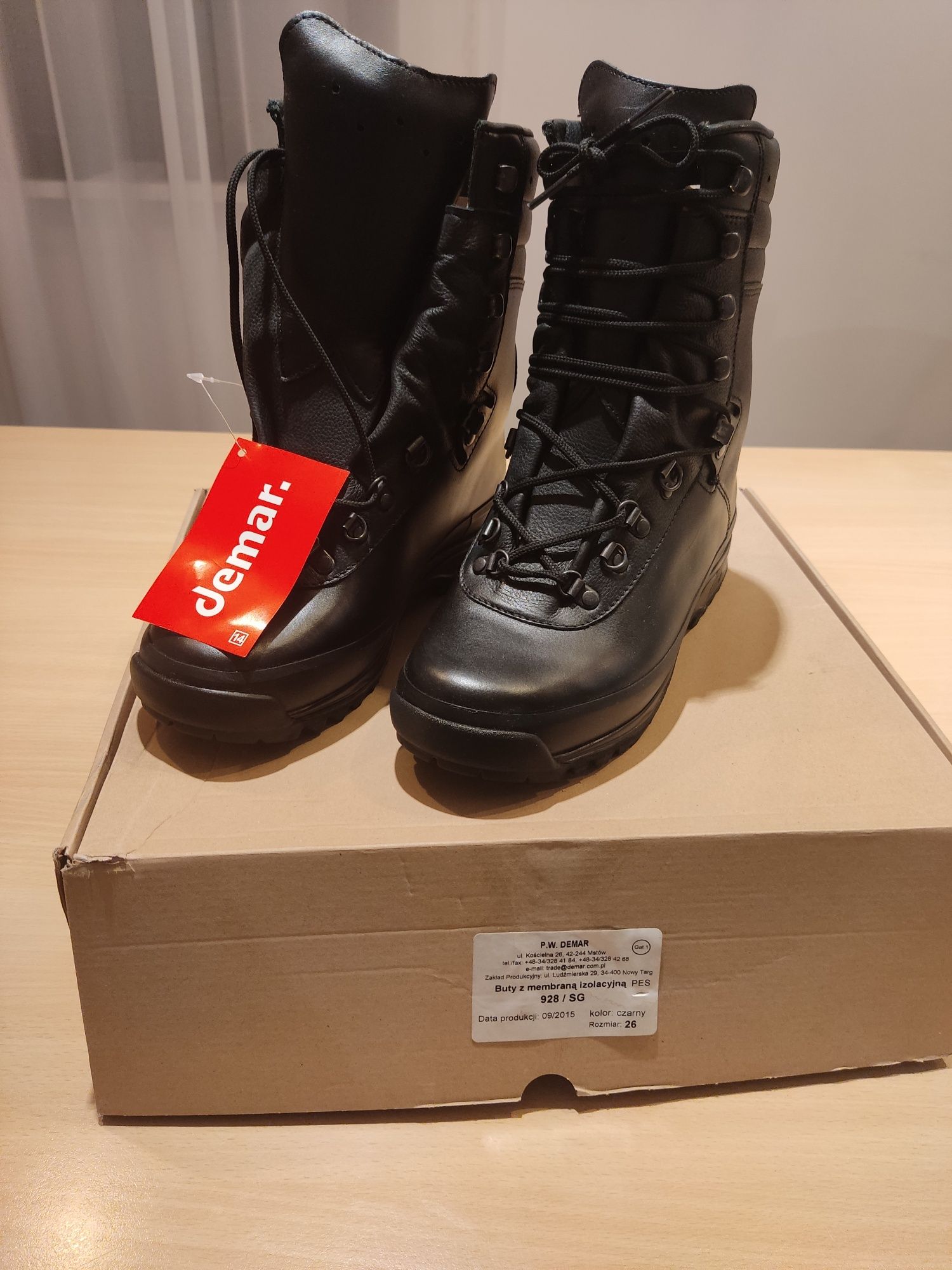 Buty z membraną izolacyjną Demar typu gore tex rozm 26