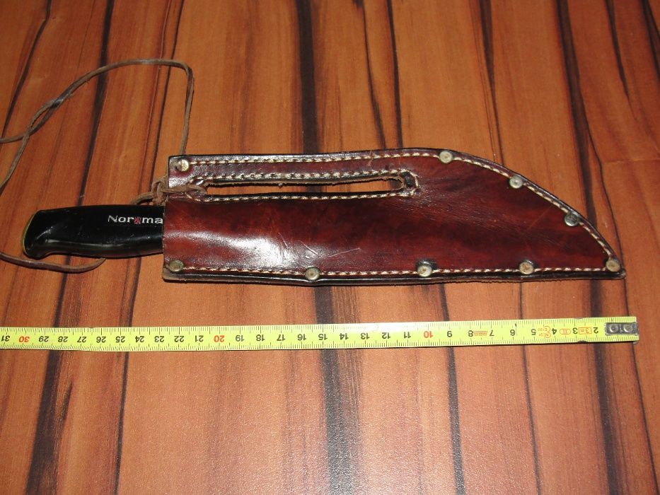 Nóż i plus pochwa skóra