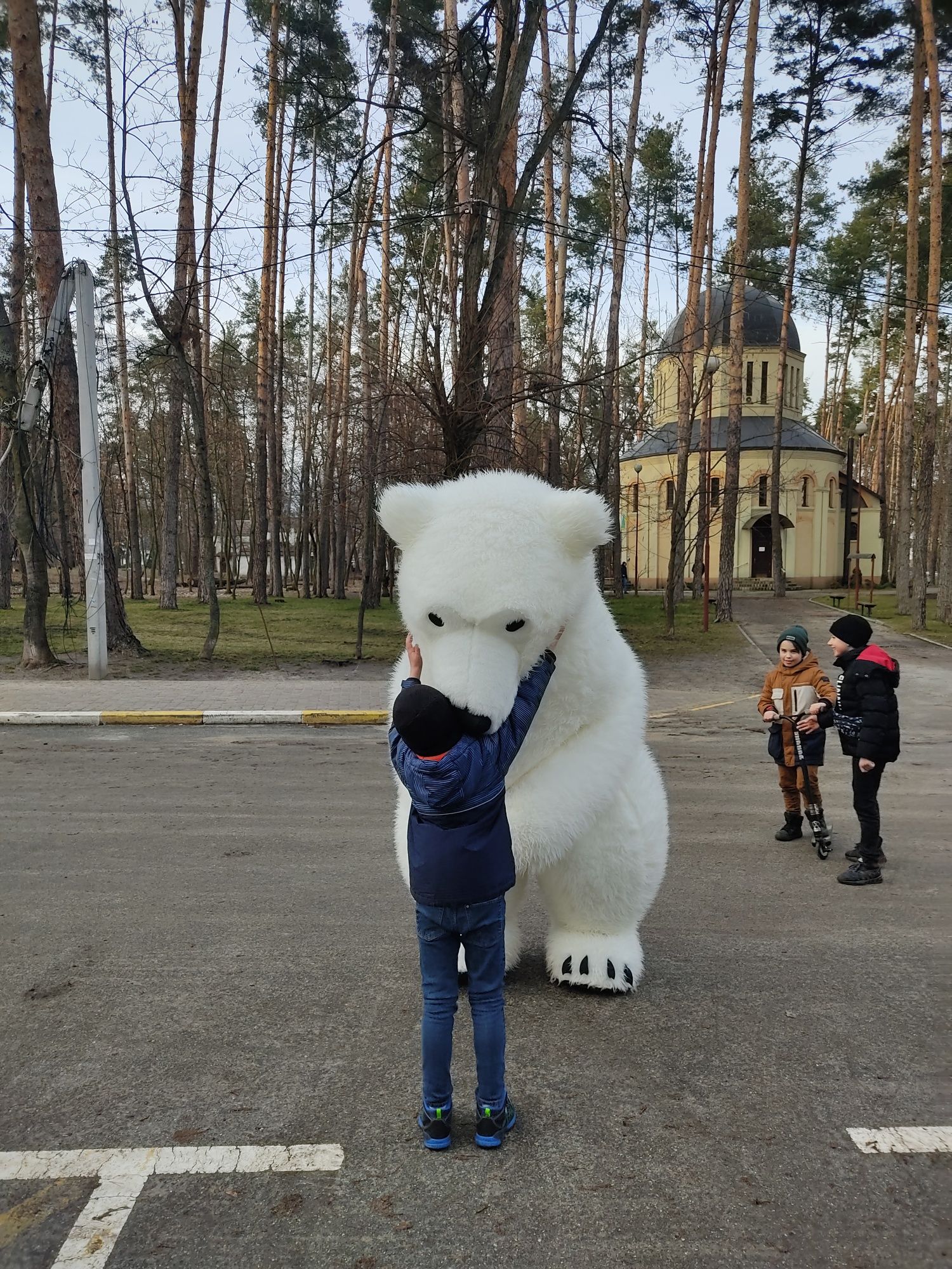Великий Мішка прийде привітае Вас