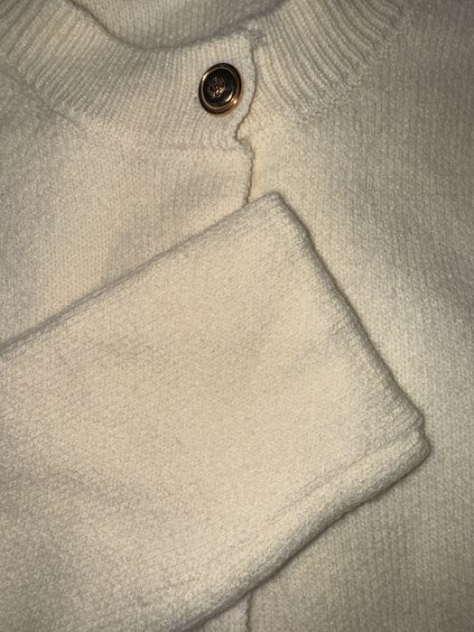 Теплий світер кардиган бежево-молочного кольору