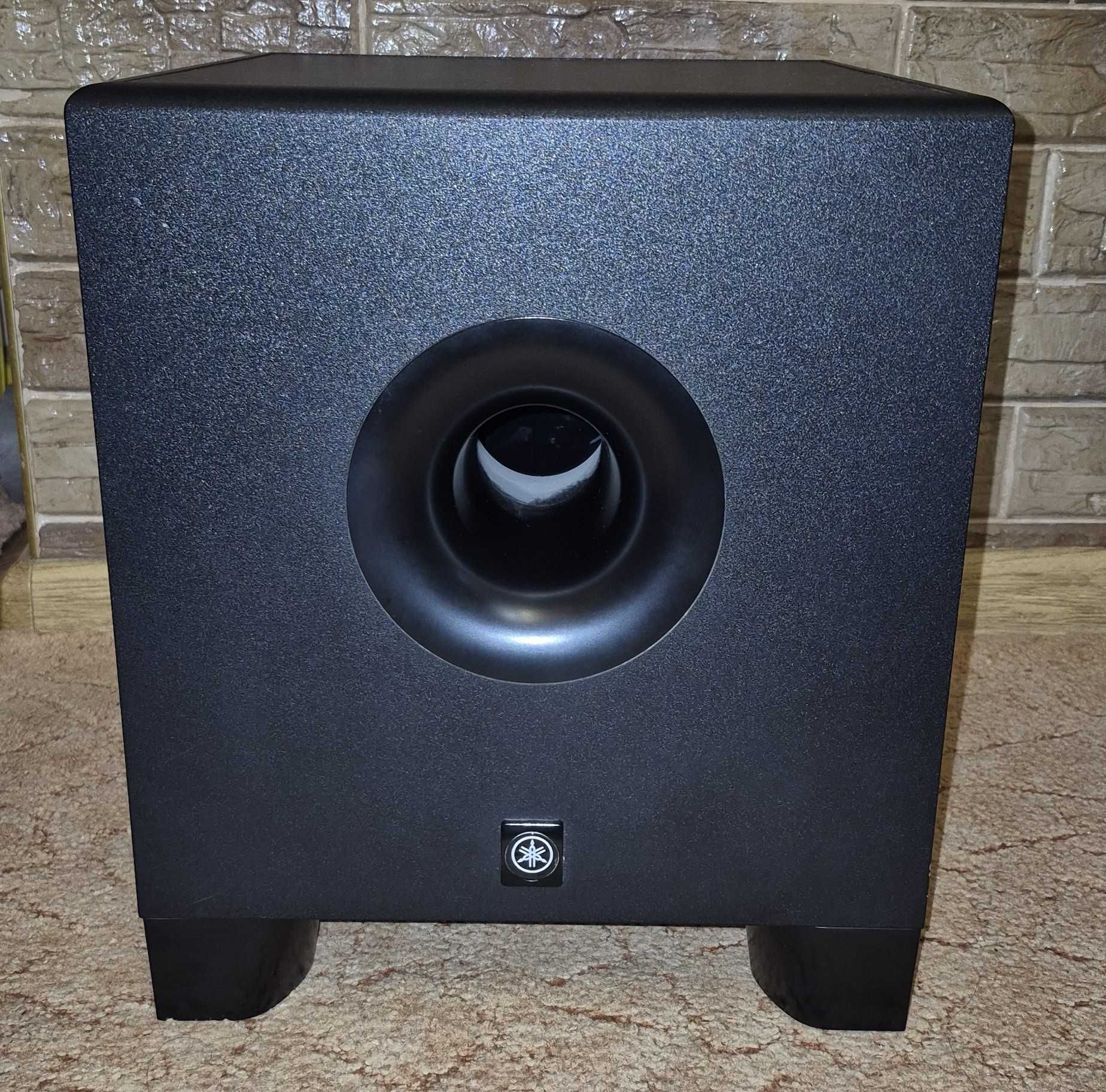 Yamaha HS8S (Активний студійний сабвуфер)