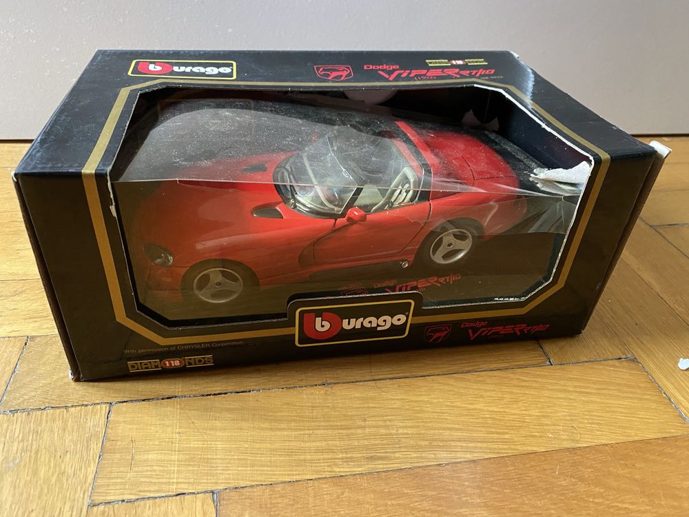 BBurago Dodge Viper RT/10 (1992) Diamonds 1:18.