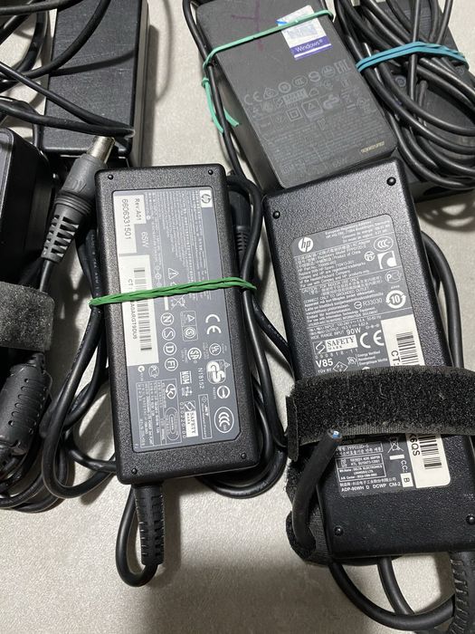 Супер лот зарядки до ноутбуків та surface на відновлення! D972