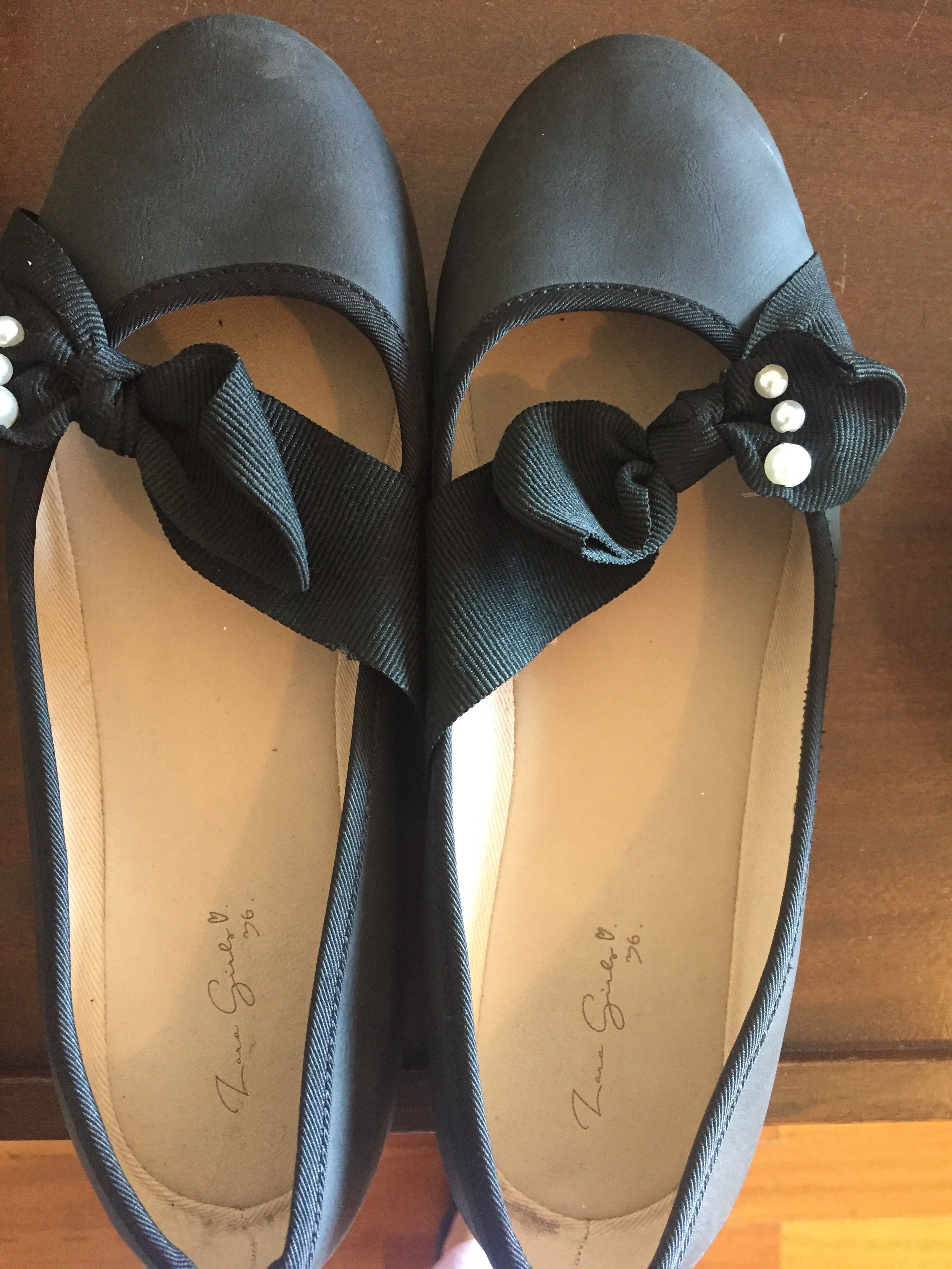 Sabrinas menina Zara com pérolas T36
