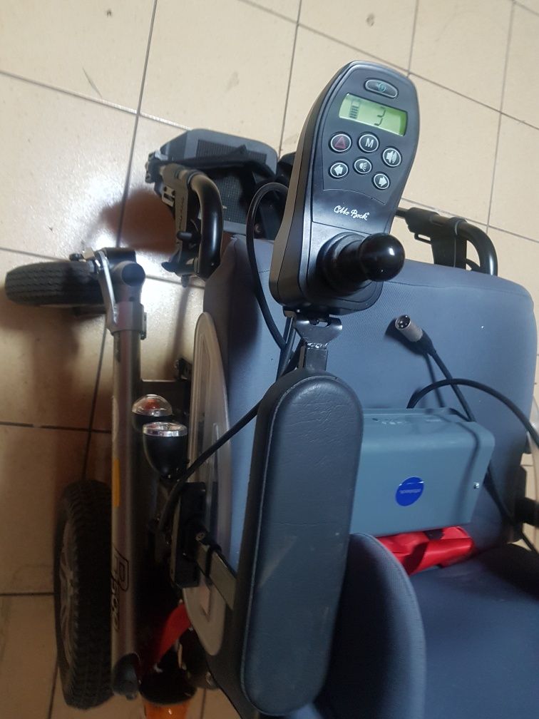 Wózek specjalistyczny inwalidzki elektryczny