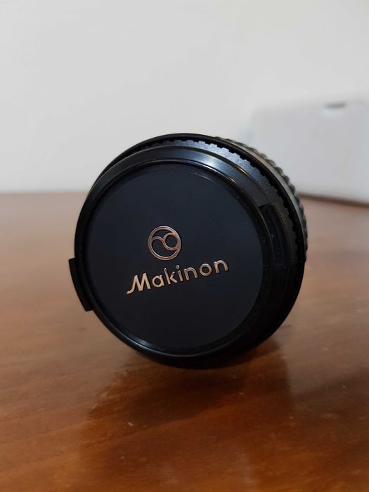 Máquina fotográfica de rolo Praktica MTL3 e lente Makinon