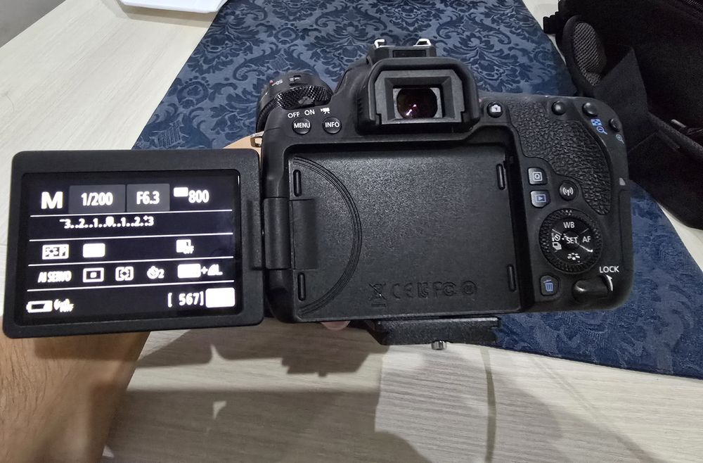 Canon 77D + Lentes + Acessórios