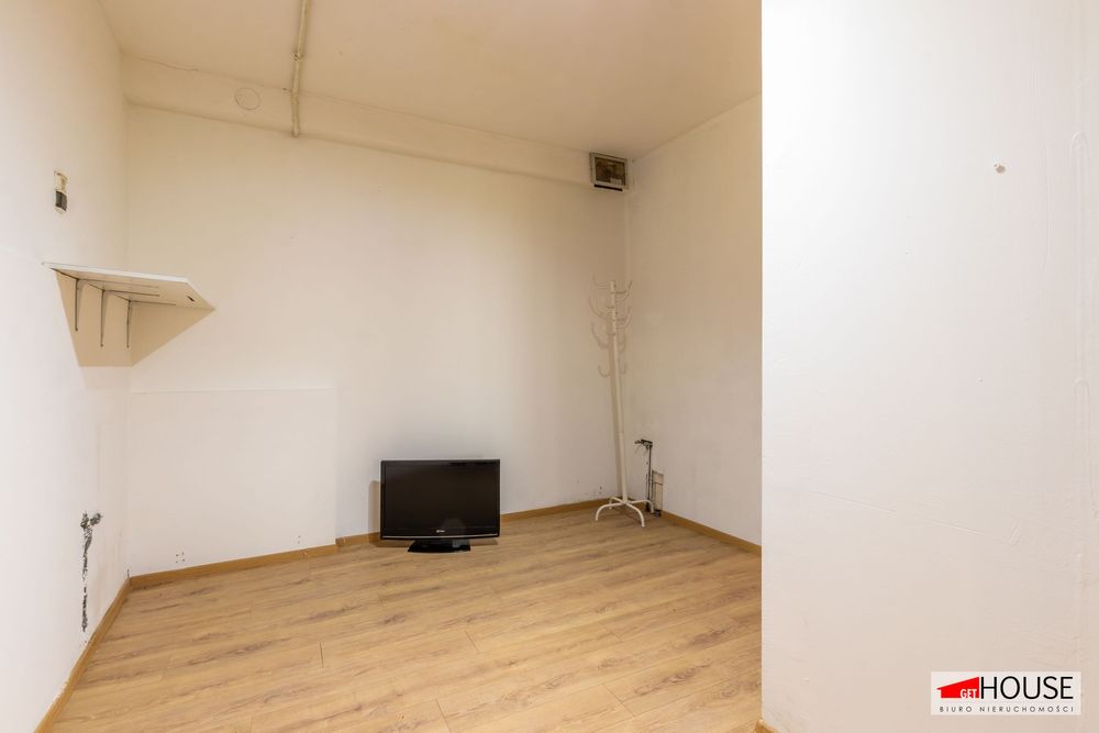 Lokal usługowy 30 m3+ duże zaplecze 50 m2+ parking - Kruszyn.