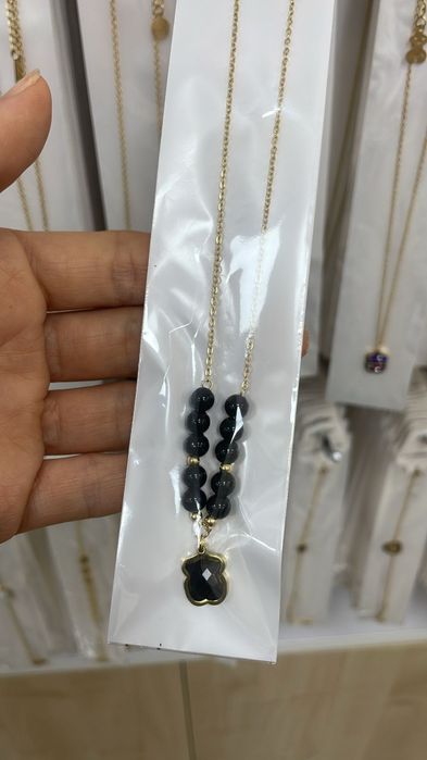 Naszyjnik z czarnym misiem i czarnymi koralikami