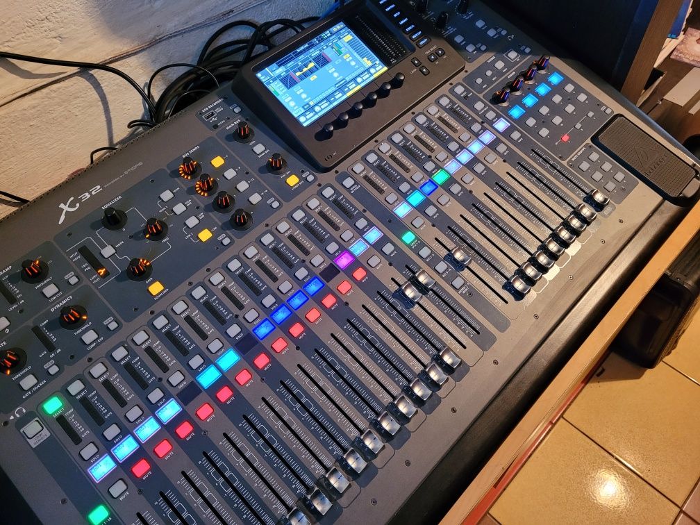 Behringer x32 z casem