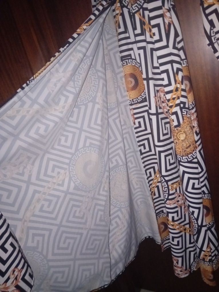 Vestido comprido com abertura a frente