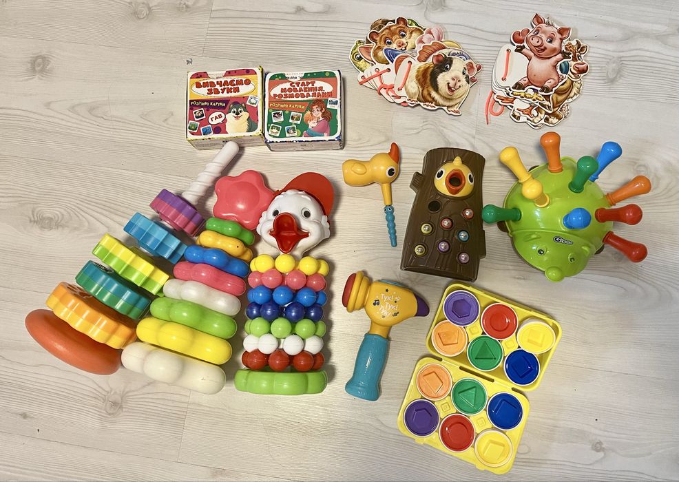 Лот іграшок для діток від 1 року