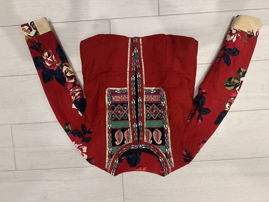 Продаю жакет червоний