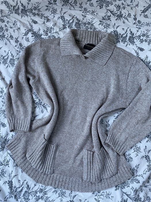 Obszerny sweter z kolnierzykiem