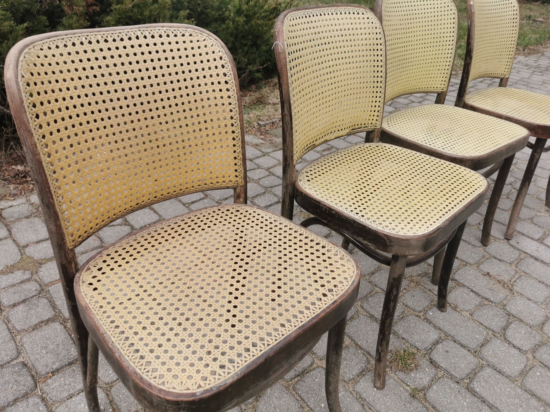 4 Krzesła typu Thonet, plecionka wiedeńska