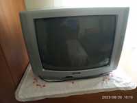 Ofereço televisões antigas