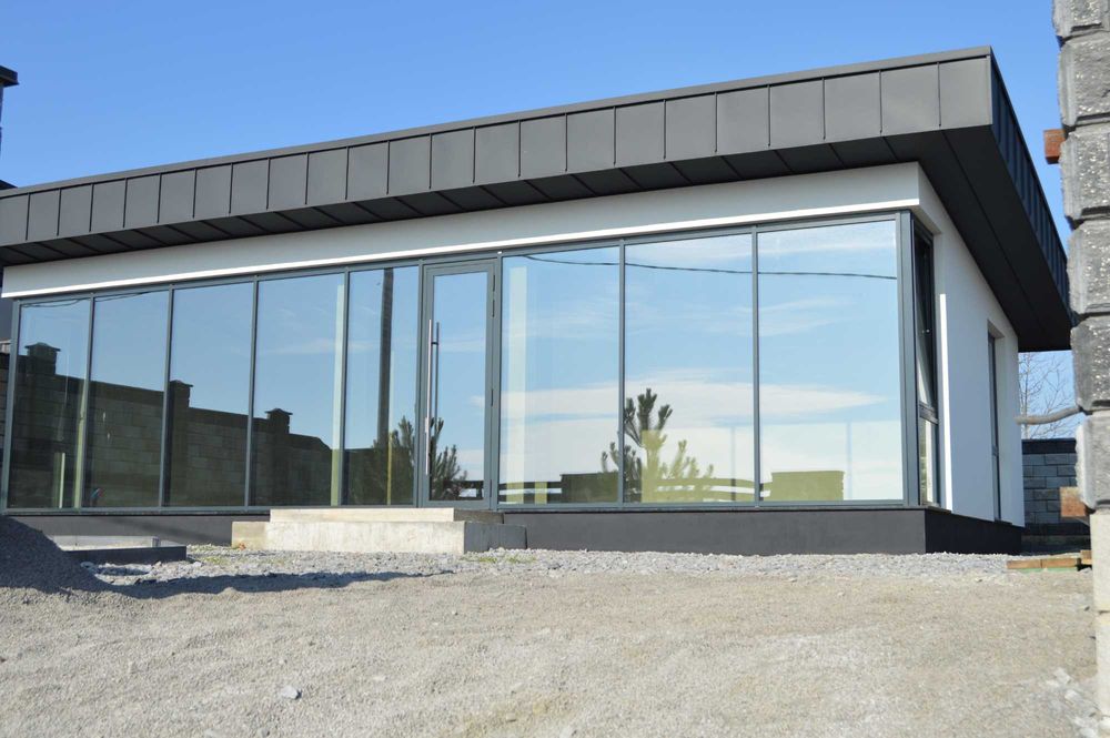 Будинок з фальцевим дахом та панорамним заскленням 75м² та 4 сот Тинне