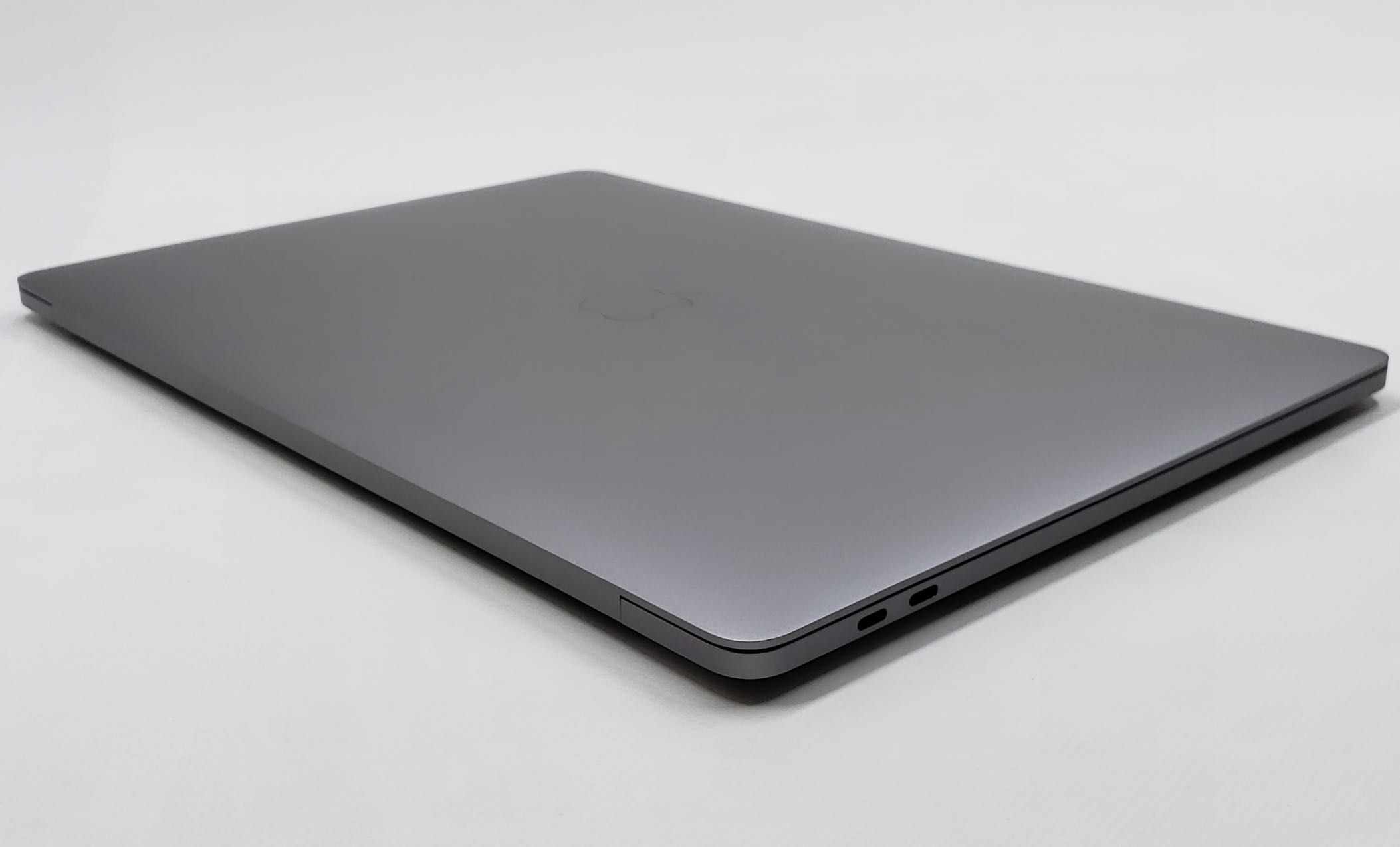 ПОТУЖНИЙ Ноутбук MacBook Pro 15" 2019 i9/32/1TB/560X, 4GB / Гарантія