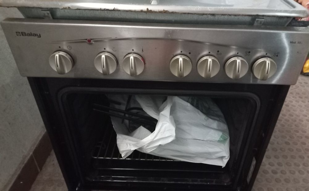 Forno Electrico + Placa Gás com acessorios