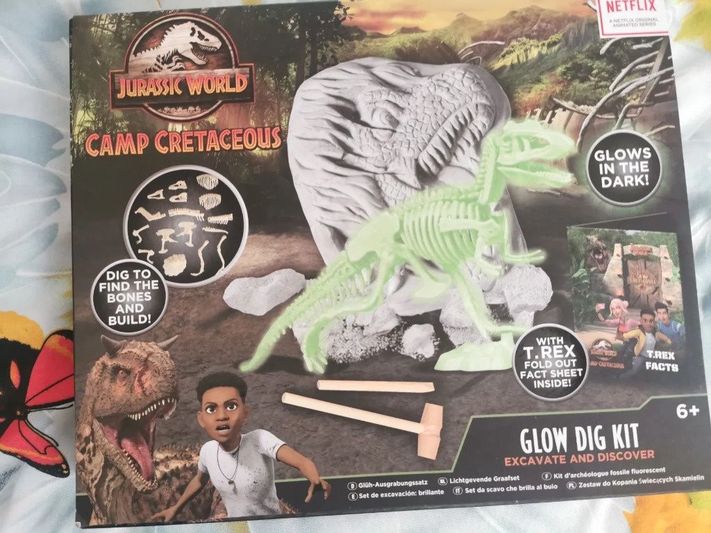 Jurassic World Camp Zestaw Wykopaliska Glow