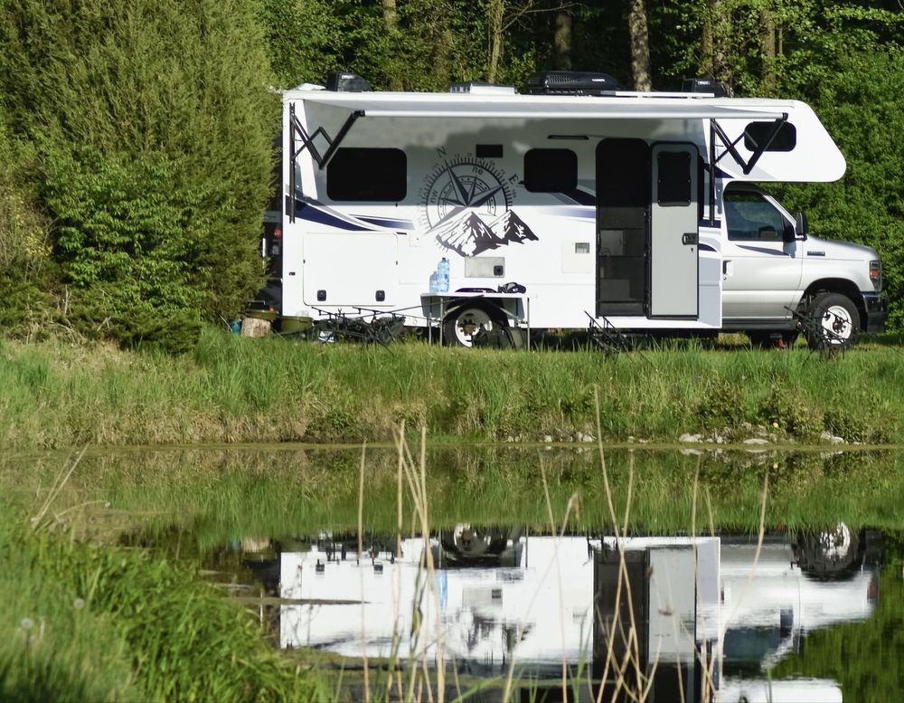 Amerykański Kamper 6-osobowy Ford E450 7.3L