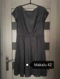 Czarna rozkloszowana sukienka w kropki Makalu 42