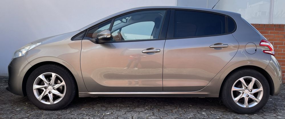 Peugeot 208 1.2 VTi Active 2012
