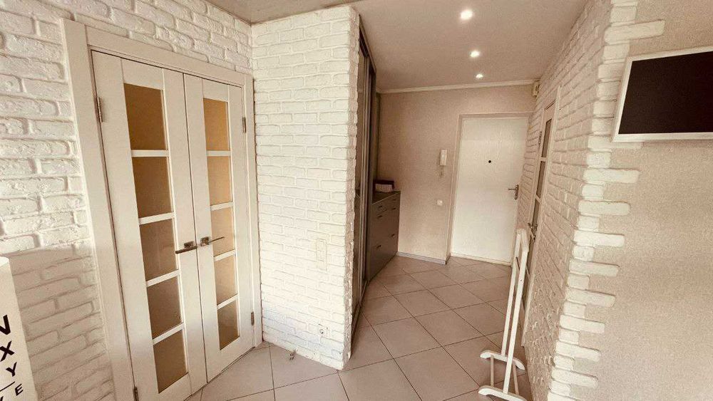 Продам однокімнатну квартиру в буд. 2013 року по вул. Зодчих 50Б