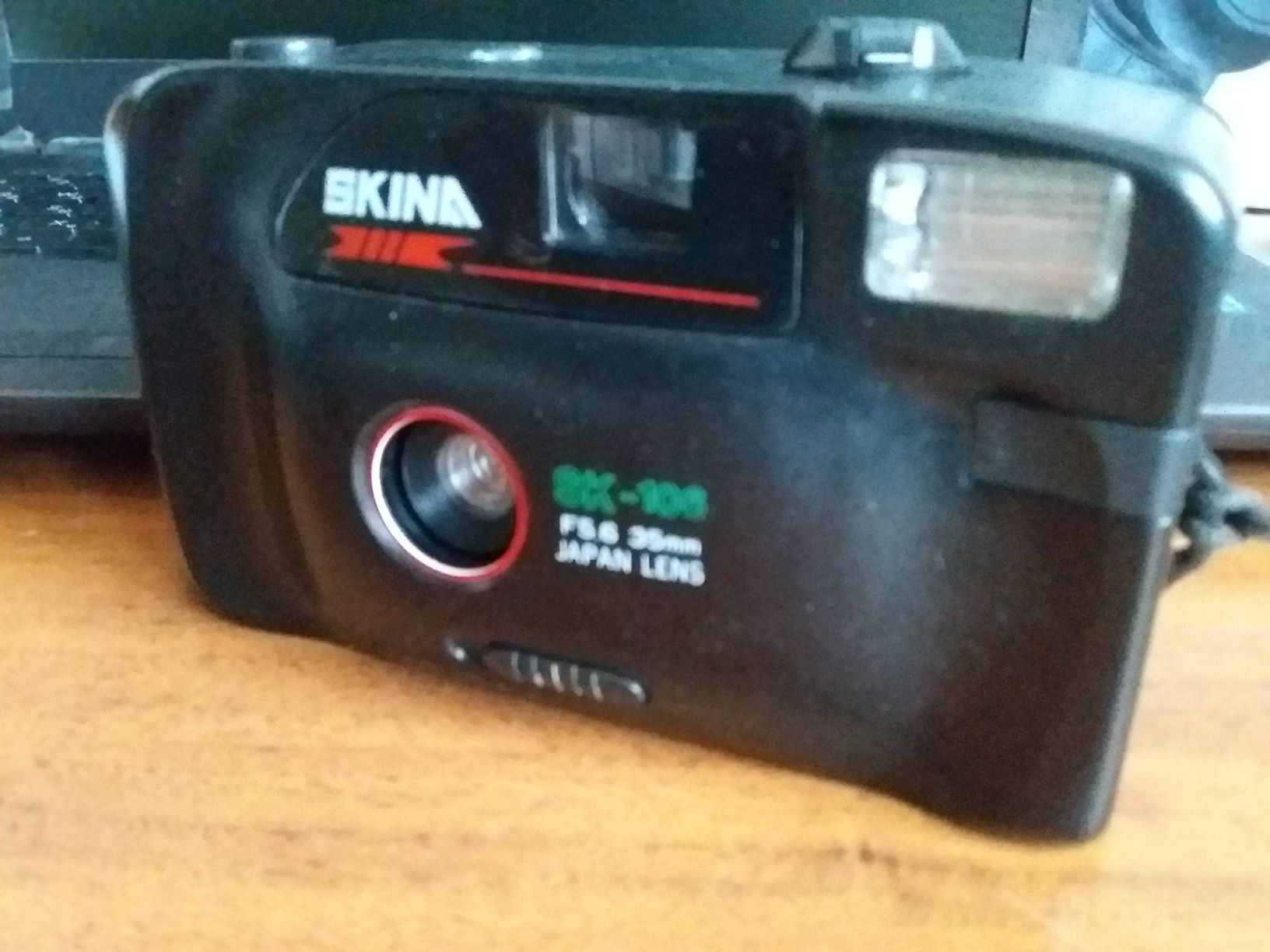 Продам пленочний фотоаппарат skina sк-106