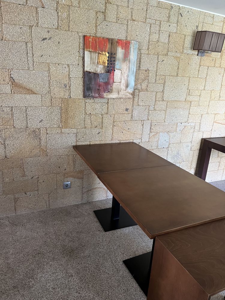 Mesa de 80x80cm e mesa de apoio