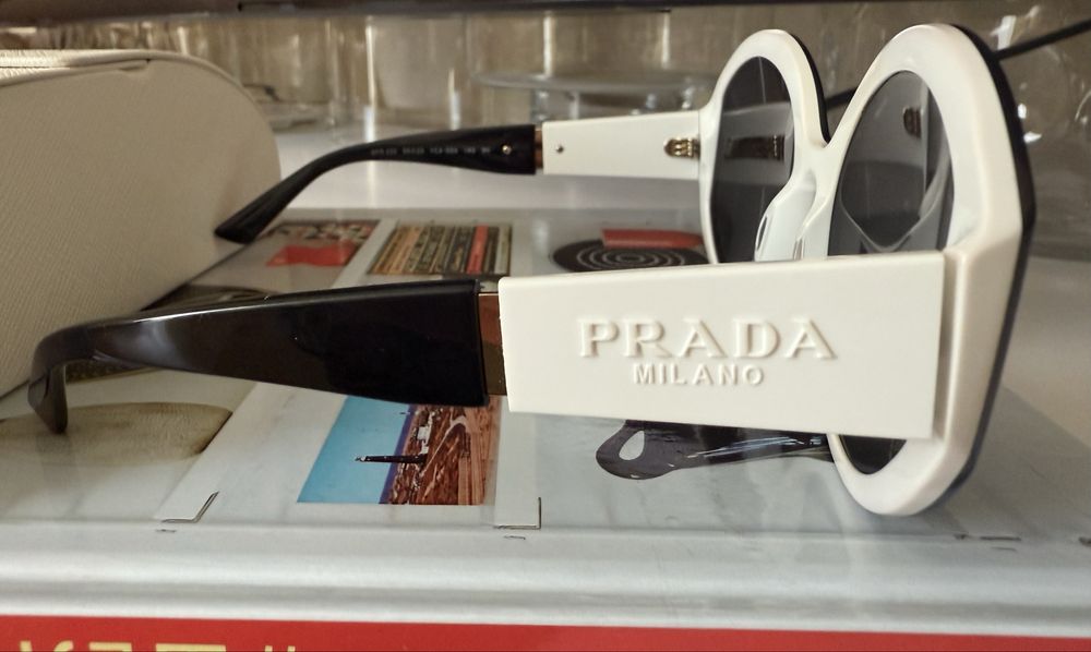 Окуляри Prada чорно-білі