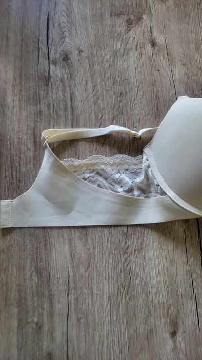 Продаю бюст,розмір 90С