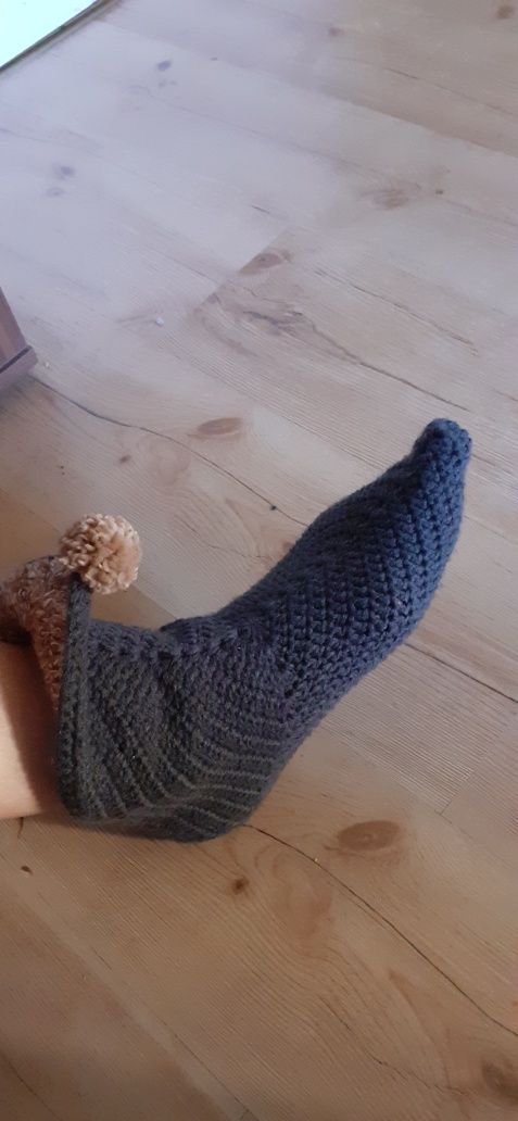 Bambosze, skarpety. Rękodzieło