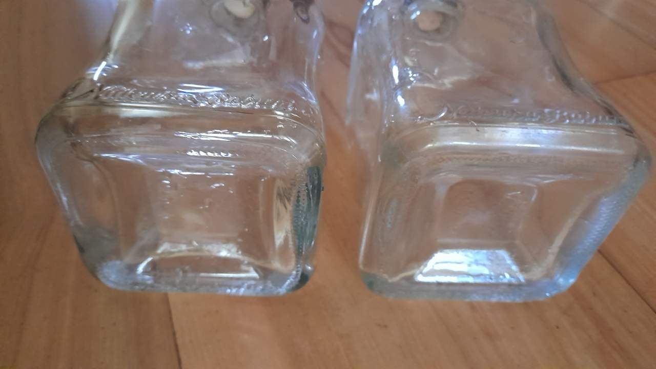 2 butelki ozdobne-karafki poj. 0,75 L