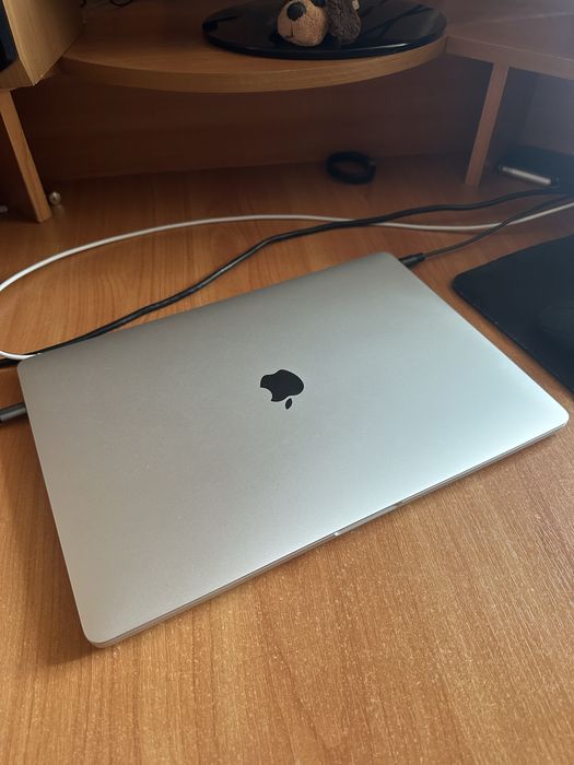 Macbook pro 15 2018 i7 32 512